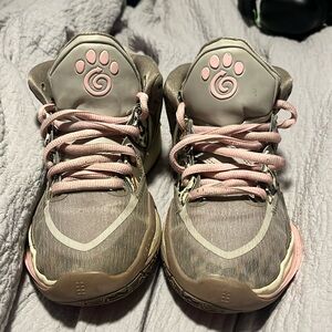 Kyrie Infinity (Leopard Camo)